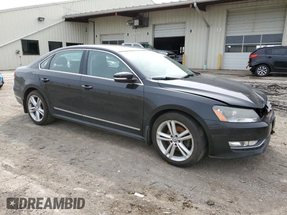 2015 Volkswagen Passat Sport z VIN 1VWBT7A36FC081110, wystawiony jako Copart lot #51489835 z przebiegiem 211 476 mil mil oraz Czysty tytuł • Clean title. Historia ofert i sprzedaży dostępna na DreamBid. Obrazek 4.
