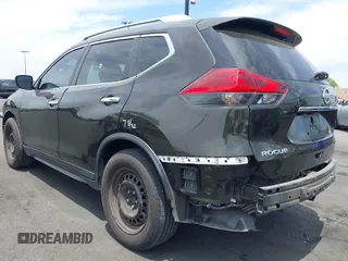 2017 Nissan Rogue SV z VIN KNMAT2MT5HP526512, wystawiony jako IAAI lot #42349293 z przebiegiem 93 620 mil mil oraz . Historia ofert i sprzedaży dostępna na DreamBid. Obrazek 3.