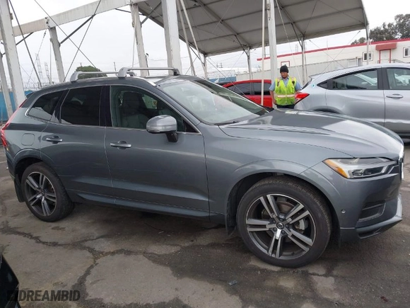 2018 Volvo XC60 Momentum with VIN YV4102RK4J1095627, listed as a IAAI auction lot 41778039 with 36,889 mi miles. Bid and sale history available at carsss.com. Image 13.