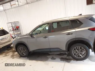 2023 Nissan Rogue S z VIN 5N1BT3AB4PC779473, wystawiony jako IAAI lot #42363074 z przebiegiem 51 764 mil mil oraz . Historia ofert i sprzedaży dostępna na DreamBid. Obrazek 14.