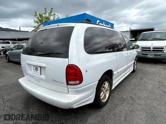 1998 Dodge Caravan LE with VIN 1B4GP54L1WB720025, listed as a Copart auction lot 55103445 with 88,274 mi miles and Clean Title. Bid and sale history available at carsss.com. Image 4.