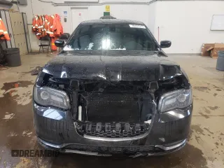 2015 Chrysler 300 S z VIN 2C3CCABG9FH845376, wystawiony jako Copart lot #59557465 z przebiegiem 139 110 mil mil oraz Szkoda całkowita • Salvage title. Historia ofert i sprzedaży dostępna na DreamBid. Obrazek 5.