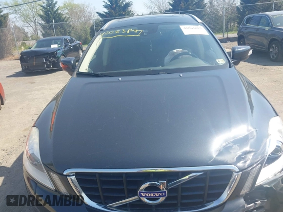 2013 Volvo XC60 T6 with VIN YV4902DZ2D2426548, listed as a IAAI auction lot 42063897 with 86,129 mi miles. Bid and sale history available at carsss.com. Image 12.