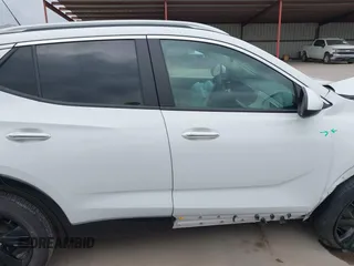 2024 Buick Encore GX Sport Touring z VIN KL4AMDSL9RB138008, wystawiony jako IAAI lot #42265467 z przebiegiem 28 000 mil mil oraz . Historia ofert i sprzedaży dostępna na DreamBid. Obrazek 14.