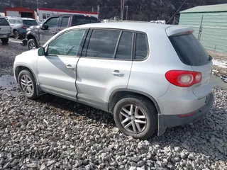 2011 Volkswagen Tiguan SEL with VIN WVGBV7AX5BW502741, listed as a IAAI auction lot 41441949 with 106,700 mi miles and . Bid and sale history available at DreamBid. Image 3.