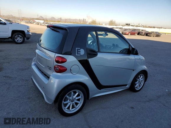 2015 Smart fortwo Passion with VIN WMEEJ9AA5FK829000, listed as a Copart auction lot 88367555 with Not provided miles and Clean title. Bid and sale history available at DreamBid. Image 3.