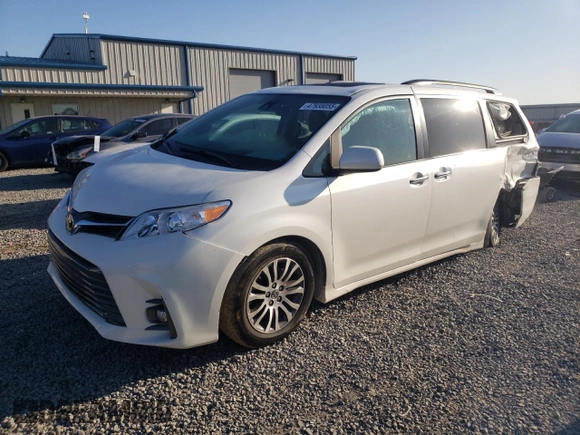 2018 Toyota Sienna XLE Auto Access Seat with VIN 5TDYZ3DC7JS903470, listed as a Copart auction lot 47938055 with 118,734 mi miles and Salvage Title. Bid and sale history available at carsss.com. Image 1.
