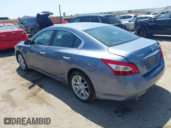 2011 Nissan Maxima SV z VIN 1N4AA5AP8BC832140, wystawiony jako IAAI lot #42014463 z przebiegiem 119 059 mil mil oraz . Historia ofert i sprzedaży dostępna na DreamBid. Obrazek 3.