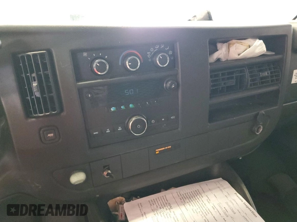 2008 Chevrolet Express Cargo z VIN 1GCFG15X081227437, wystawiony jako IAAI lot #42521022 z przebiegiem 81 379 mil mil oraz . Historia ofert i sprzedaży dostępna na DreamBid. Obrazek 30.