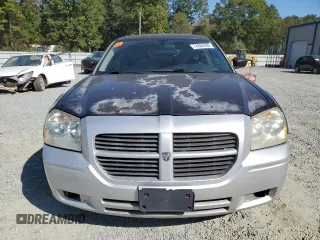 2005 Dodge Magnum SE z VIN 2D4FV48V95H189367, wystawiony jako Copart lot #74804394 z przebiegiem 155 141 mil mil oraz Szkoda całkowita • Salvage title. Historia ofert i sprzedaży dostępna na DreamBid. Obrazek 5.