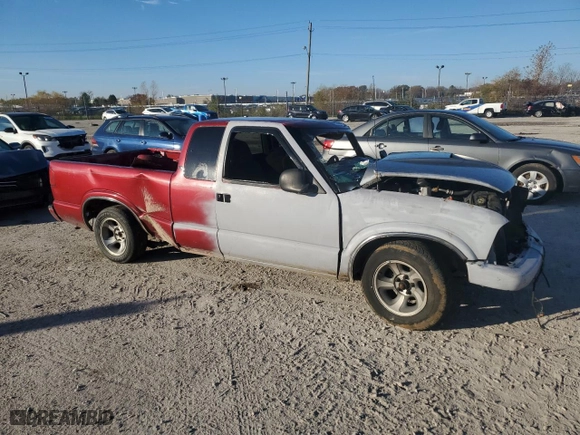 1998 Chevrolet S-10 LS with VIN 1GCCS19X4W8121153, listed as a Copart auction lot 79989884 with 0 mi miles and Salvage Title. Bid and sale history available at carsss.com. Image 4.