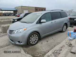 2015 Toyota Sienna Limited z VIN 5TDDK3DC2FS119028, wystawiony jako Copart lot #43162825 z przebiegiem 112 956 mil mil oraz Szkody całkowita. Historia ofert i sprzedaży dostępna na DreamBid. Obrazek 1.