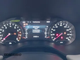 2024 Jeep Compass Limited z VIN 3C4NJDCN6RT597494, wystawiony jako IAAI lot #42538077 z przebiegiem 31 033 mil mil oraz . Historia ofert i sprzedaży dostępna na DreamBid. Obrazek 7.