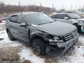 2020 Volkswagen Tiguan SE with VIN 3VV2B7AX7LM066135, listed as a IAAI auction lot 41349357 with 106,575 mi miles. Bid and sale history available at carsss.com. Image 1.