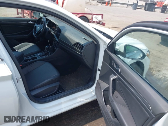 2019 Volkswagen Jetta SEL z VIN 3VWEB7BU8KM171987, wystawiony jako IAAI lot #42597141 z przebiegiem 45 620 mil mil oraz . Historia ofert i sprzedaży dostępna na DreamBid. Obrazek 5.