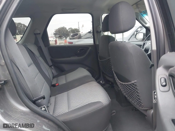 2004 Ford Escape XLT with VIN 1FMYU03114KA41268, listed as a IAAI auction lot 42056701 with 102,154 mi miles. Bid and sale history available at carsss.com. Image 8.