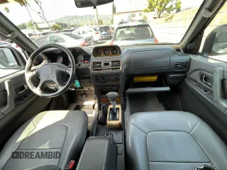 2000 Mitsubishi Montero z VIN JA4MR51R6YJ002305, wystawiony jako Copart lot #50263015 z przebiegiem 138 861 mil mil oraz Czysty tytuł • Clean title. Historia ofert i sprzedaży dostępna na DreamBid. Obrazek 9.