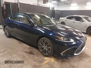 2022 Lexus ES 350 z VIN 58ADZ1B11NU133521, wystawiony jako IAAI lot #42120415 z przebiegiem 13 398 mil mil oraz . Historia ofert i sprzedaży dostępna na DreamBid. Obrazek 1.