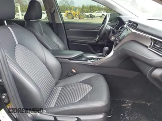 2018 Toyota Camry LE z VIN JTNB11HK6J3005121, wystawiony jako IAAI lot #42065784 z przebiegiem 114 907 mil mil oraz . Historia ofert i sprzedaży dostępna na DreamBid. Obrazek 5.