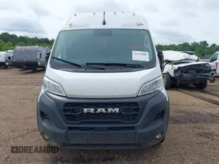 2025 Ram ProMaster Cargo Tradesman z VIN 3C6LRVCG3SE511745, wystawiony jako IAAI lot #42292880 z przebiegiem 37 500 mil mil oraz . Historia ofert i sprzedaży dostępna na DreamBid. Obrazek 12.