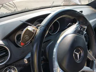 2013 Mercedes-Benz C 250 z VIN WDDGJ4HBXDG075123, wystawiony jako IAAI lot #40342097 z przebiegiem 129 156 mil mil oraz . Historia ofert i sprzedaży dostępna na DreamBid. Obrazek 11.