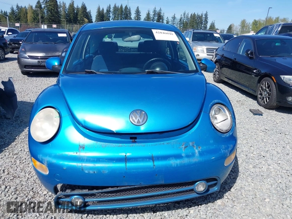 2004 Volkswagen New Beetle Coupe Satellite Blue with VIN 3VWGK31C14M420613, listed as a IAAI auction lot 42046048 with 117,274 mi miles. Bid and sale history available at carsss.com. Image 12.
