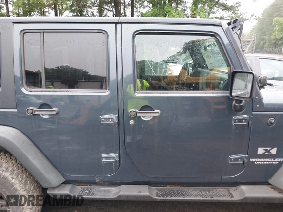 2008 Jeep Wrangler Unlimited X с VIN 1J4GA39178L588637, выставлен на аукционе IAAI как лот 42493509 с пробегом 85 601 миль миль и . История ставок и продаж доступна на DreamBid. Изображение 13.