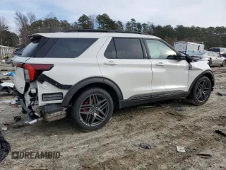 2025 Ford Explorer ST with VIN 1FMWK8GC9SGA25858, listed as a Copart auction lot 86592124 with 6,735 mi miles and Salvage Title. Bid and sale history available at carsss.com. Image 3.