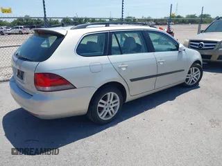 2011 Volkswagen Jetta TDI z VIN 3VWPL7AJ0BM605185, wystawiony jako IAAI lot #42278608 z przebiegiem 129 479 mil mil oraz . Historia ofert i sprzedaży dostępna na DreamBid. Obrazek 4.