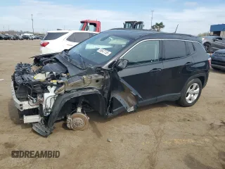 2018 Jeep Compass Latitude z VIN 3C4NJDBB8JT349369, wystawiony jako Copart lot #53647135 z przebiegiem Nie podano mil oraz Tytuł czysty. Historia ofert i sprzedaży dostępna na DreamBid. Obrazek 1.