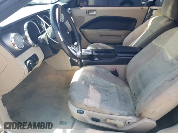 2006 Ford Mustang Standard z VIN 1ZVHT84N665237941, wystawiony jako Copart lot #55253585 z przebiegiem 171 923 mil mil oraz Szkoda całkowita • Salvage title. Historia ofert i sprzedaży dostępna na DreamBid. Obrazek 7.