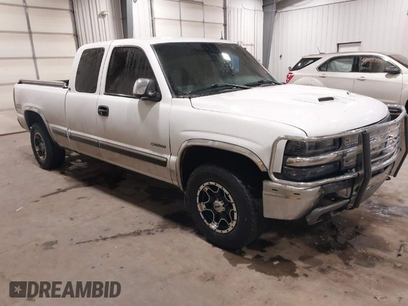 2002 Chevrolet Silverado 1500 LT with VIN 2GCEK19T421207016, listed as a IAAI auction lot 41182476 with 147,870 mi miles. Bid and sale history available at carsss.com. Image 1.