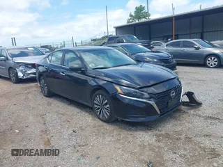 2025 Nissan Altima SV z VIN 1N4BL4DV9SN330860, wystawiony jako IAAI lot #42509556 z przebiegiem 23 790 mil mil oraz . Historia ofert i sprzedaży dostępna na DreamBid. Obrazek 1.
