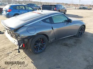 2023 Nissan Z Performance с VIN JN1BZ4BH5PM311048, выставлен на аукционе IAAI как лот 41745564 с пробегом 27 787 миль миль и . История ставок и продаж доступна на DreamBid. Изображение 4.