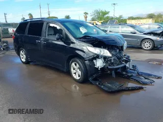 2020 Toyota Sienna LE Auto Access Seat with VIN 5TDKZ3DC0LS034445, listed as a IAAI auction lot 41445270 with 37,881 mi miles. Bid and sale history available at carsss.com. Image 1.