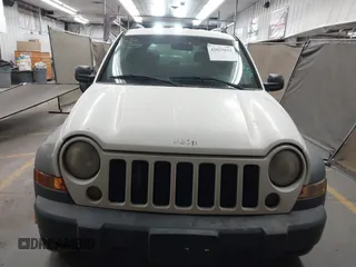 2007 Jeep Liberty Sport with VIN 1J4GL48KX7W686326, listed as a IAAI auction lot 42025033 with 196,021 mi miles. Bid and sale history available at carsss.com. Image 12.
