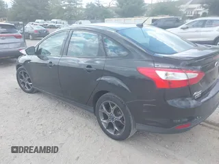 2013 Ford Focus SE z VIN 1FADP3F2XDL354156, wystawiony jako IAAI lot #42231744 z przebiegiem 123 518 mil mil oraz . Historia ofert i sprzedaży dostępna na DreamBid. Obrazek 3.