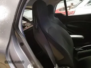 2019 Smart fortwo Pure z VIN WMEFJ9BA2KK396037, wystawiony jako Copart lot #83991904 z przebiegiem 32 137 mil mil oraz Szkody całkowita. Historia ofert i sprzedaży dostępna na DreamBid. Obrazek 10.