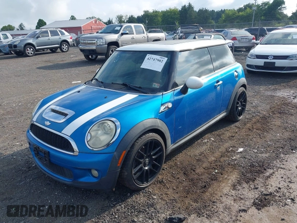 2008 MINI Hardtop S z VIN WMWMF73548TT91208, wystawiony jako IAAI lot #42747902 z przebiegiem 137 214 mil mil oraz . Historia ofert i sprzedaży dostępna na DreamBid. Obrazek 2.