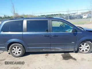 2008 Chrysler Town & Country Touring with VIN 2A8HR54P68R787835, listed as a IAAI auction lot 42057078 with Not Provided miles and . Bid and sale history available at carsss.com. Image 13.