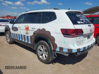 2018 Volkswagen Atlas SE with VIN 1V2CR2CA5JC520616, listed as a IAAI auction lot 42198409 with 98,133 mi miles and . Bid and sale history available at DreamBid. Image 3.