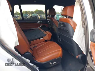 2019 BMW X7 xDrive50i z VIN 5UXCX4C53KLB40280, wystawiony jako IAAI lot #39936228 z przebiegiem Nie podano mil oraz . Historia ofert i sprzedaży dostępna na DreamBid. Obrazek 8.