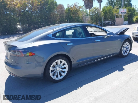 2014 Tesla Model S 60 z VIN 5YJSA1H17EFP33910, wystawiony jako IAAI lot #42346934 z przebiegiem Nie podano mil oraz . Historia ofert i sprzedaży dostępna na DreamBid. Obrazek 4.