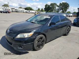 2011 Toyota Camry LE z VIN 4T1BF3EK8BU687724, wystawiony jako Copart lot #56604185 z przebiegiem 231 001 mil mil oraz Szkoda całkowita • Salvage title. Historia ofert i sprzedaży dostępna na DreamBid. Obrazek 1.