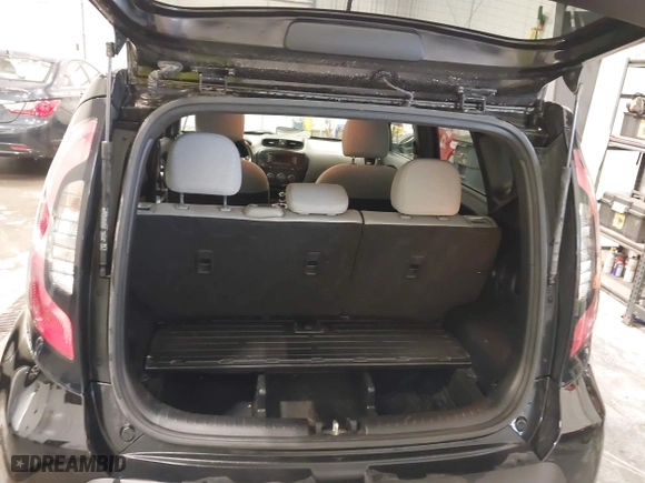 2015 Kia Soul with VIN KNDJN2A2XF7117795, listed as a IAAI auction lot 41977970 with 139,025 mi miles. Bid and sale history available at carsss.com. Image 17.
