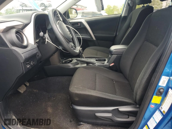 2018 Toyota RAV4 LE z VIN JTMBFREV6JJ260625, wystawiony jako Copart lot #56624485 z przebiegiem 47 281 mil mil oraz Szkoda całkowita • Salvage title. Historia ofert i sprzedaży dostępna na DreamBid. Obrazek 7.