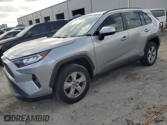 2021 Toyota RAV4 XLE with VIN 2T3W1RFV9MC128500, listed as a Copart auction lot 51896685 with 56,438 mi miles and Salvage Title. Bid and sale history available at carsss.com. Image 1.
