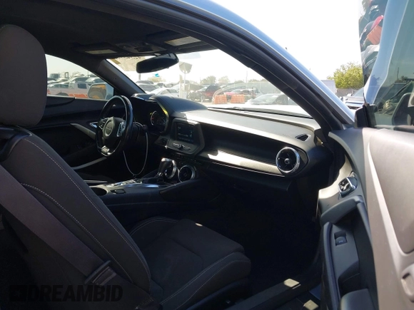 2017 Chevrolet Camaro 1LT z VIN 1G1FB1RS0H0146367, wystawiony jako IAAI lot #42343908 z przebiegiem 82 747 mil mil oraz . Historia ofert i sprzedaży dostępna na DreamBid. Obrazek 5.