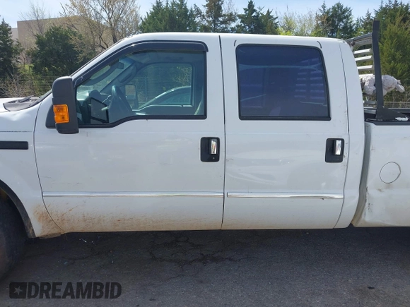 2005 Ford F-250 XL z VIN 1FTSW21P85ED19266, wystawiony jako IAAI lot #41934770 z przebiegiem 338 778 mil mil oraz . Historia ofert i sprzedaży dostępna na DreamBid. Obrazek 14.