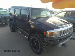2008 Hummer H3 SUV with VIN 5GTEN13E088164651, listed as a IAAI auction lot 41338250 with 199,932 mi miles. Bid and sale history available at carsss.com. Image 1.